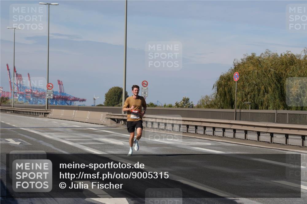 03.10.2025 - Köhlbrandbrückenlauf Julia Fischer http://msf.ph/oto/9005315 03.10.2025 12:39:49 Position 3  meine-sportfotos.de