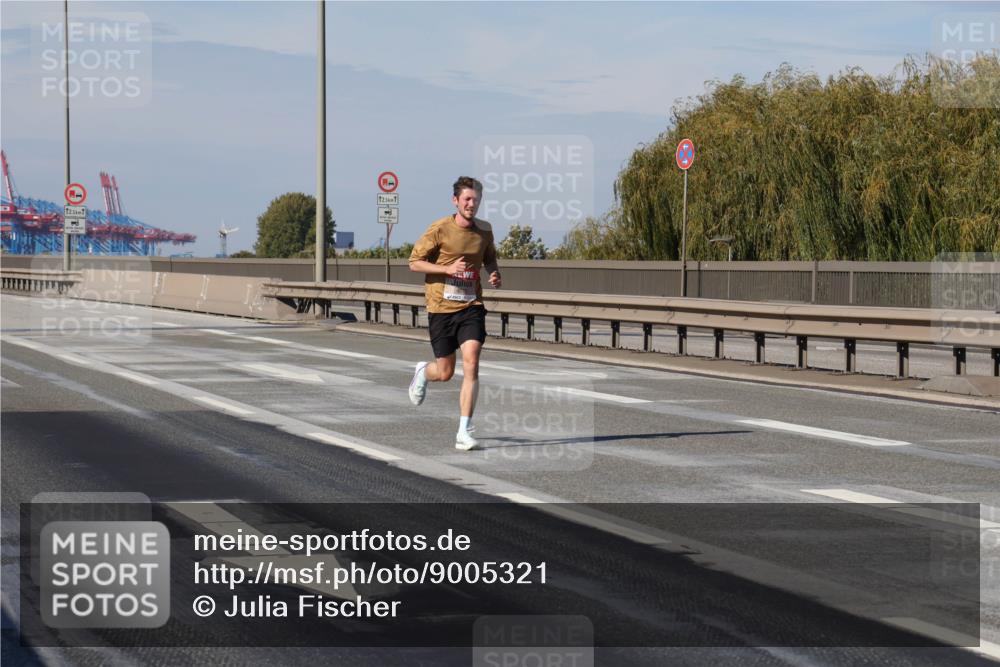 03.10.2025 - Köhlbrandbrückenlauf Julia Fischer http://msf.ph/oto/9005321 03.10.2025 12:39:50 Position 3 12, 5, 12, 5, 1 meine-sportfotos.de