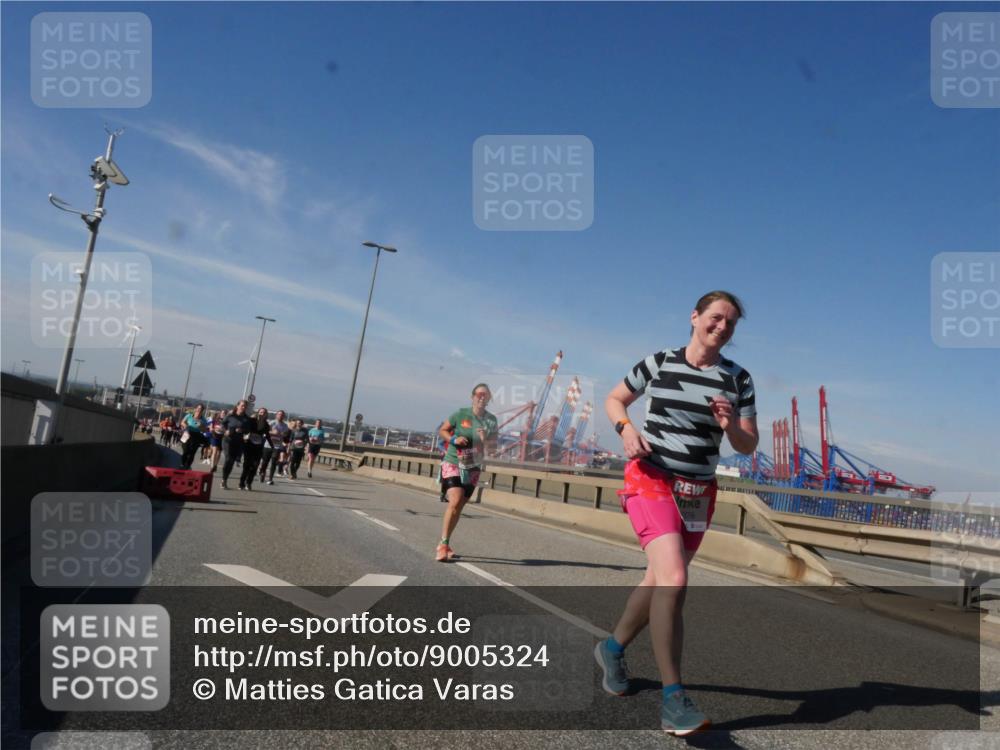 03.10.2025 - Köhlbrandbrückenlauf Matties Gatica Varas http://msf.ph/oto/9005324 03.10.2025 12:59:36 Position 2  meine-sportfotos.de