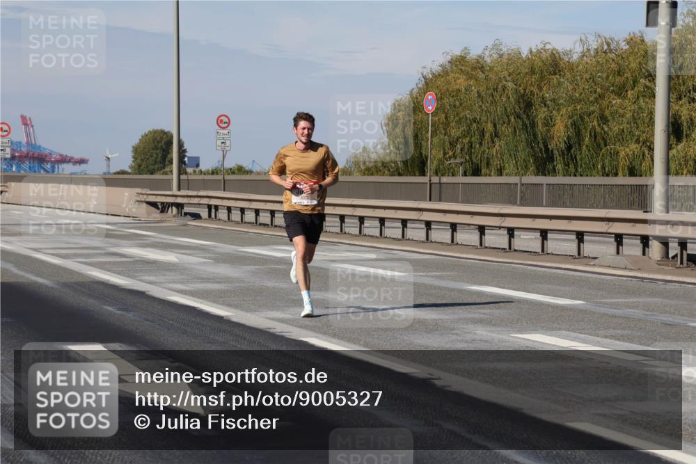 03.10.2025 - Köhlbrandbrückenlauf Julia Fischer http://msf.ph/oto/9005327 03.10.2025 12:39:50 Position 3  meine-sportfotos.de