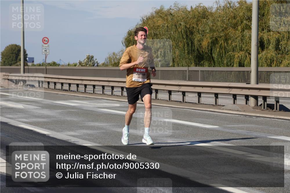 03.10.2025 - Köhlbrandbrückenlauf Julia Fischer http://msf.ph/oto/9005330 03.10.2025 12:39:51 Position 3 12, 5, 4072 meine-sportfotos.de
