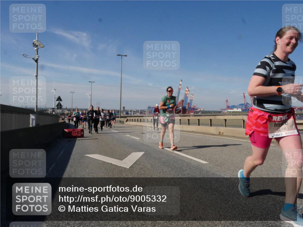 03.10.2025 - Köhlbrandbrückenlauf Matties Gatica Varas http://msf.ph/oto/9005332 03.10.2025 12:59:37 Position 2 6876 meine-sportfotos.de