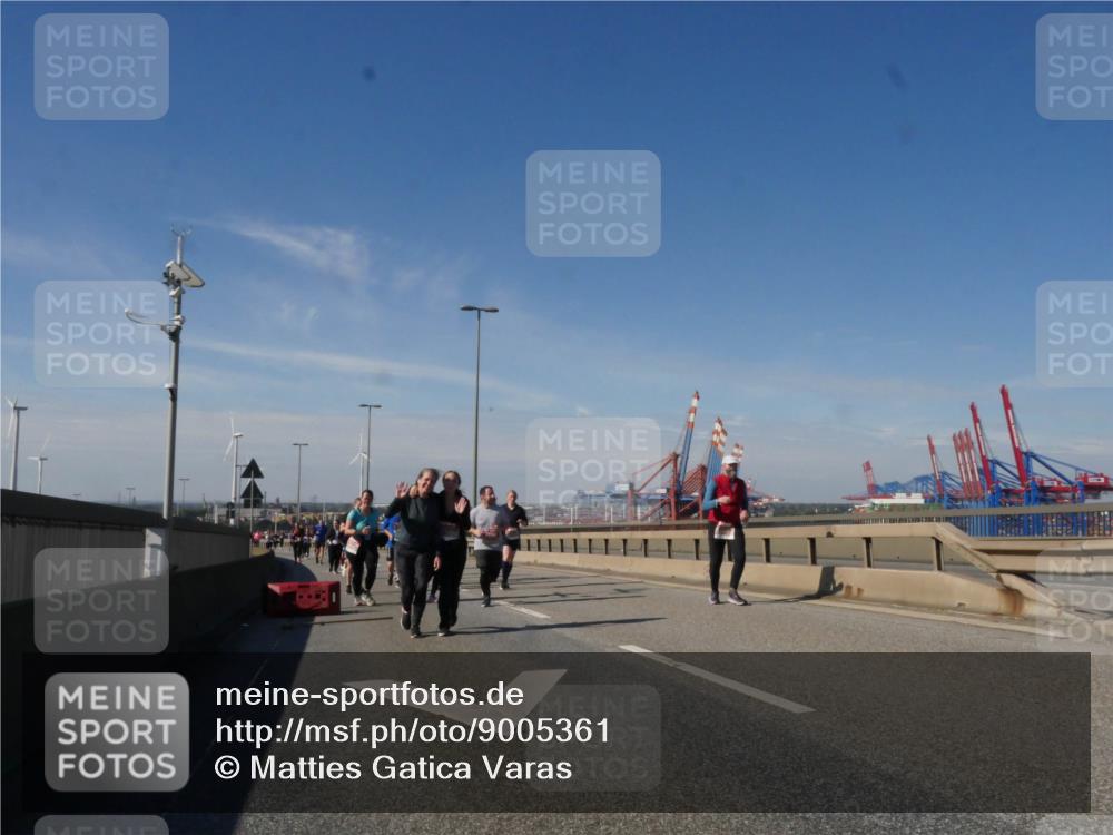 03.10.2025 - Köhlbrandbrückenlauf Matties Gatica Varas http://msf.ph/oto/9005361 03.10.2025 12:59:40 Position 2  meine-sportfotos.de