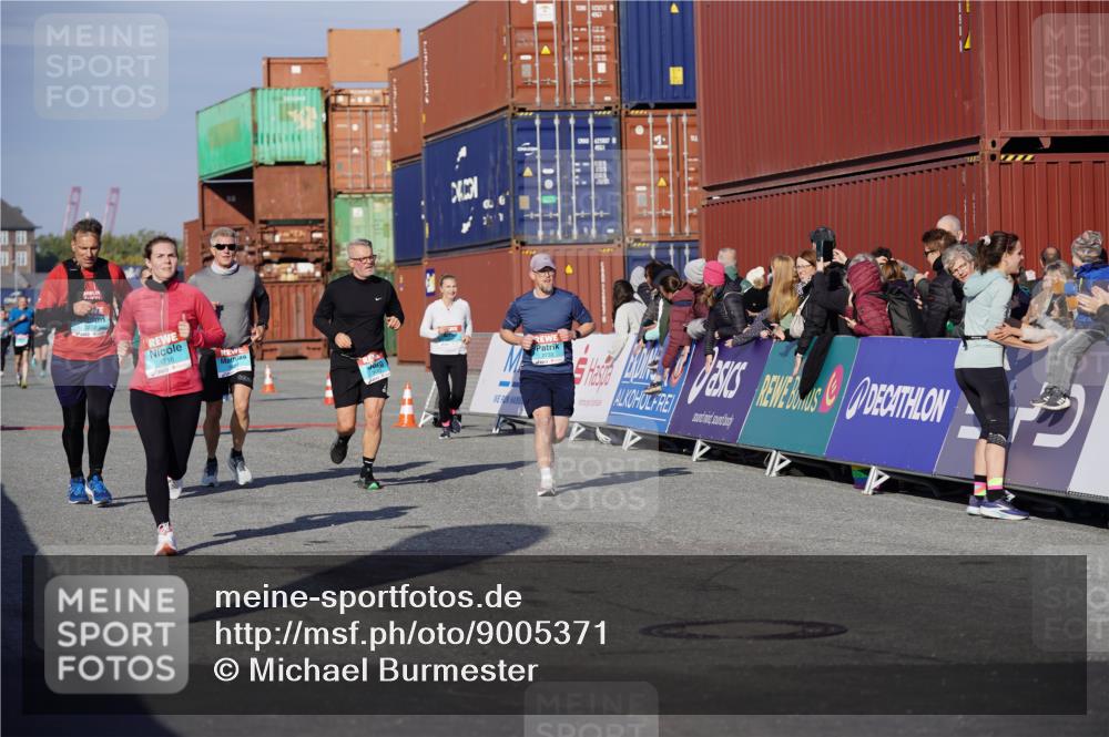 03.10.2025 - Köhlbrandbrückenlauf Michael Burmester http://msf.ph/oto/9005371 03.10.2025 10:07:50 Ziel 1335, 1336, 1395, 1699, 1716, 1849, 2733, 3217, 3272, 3683, 3684, 3797 meine-sportfotos.de