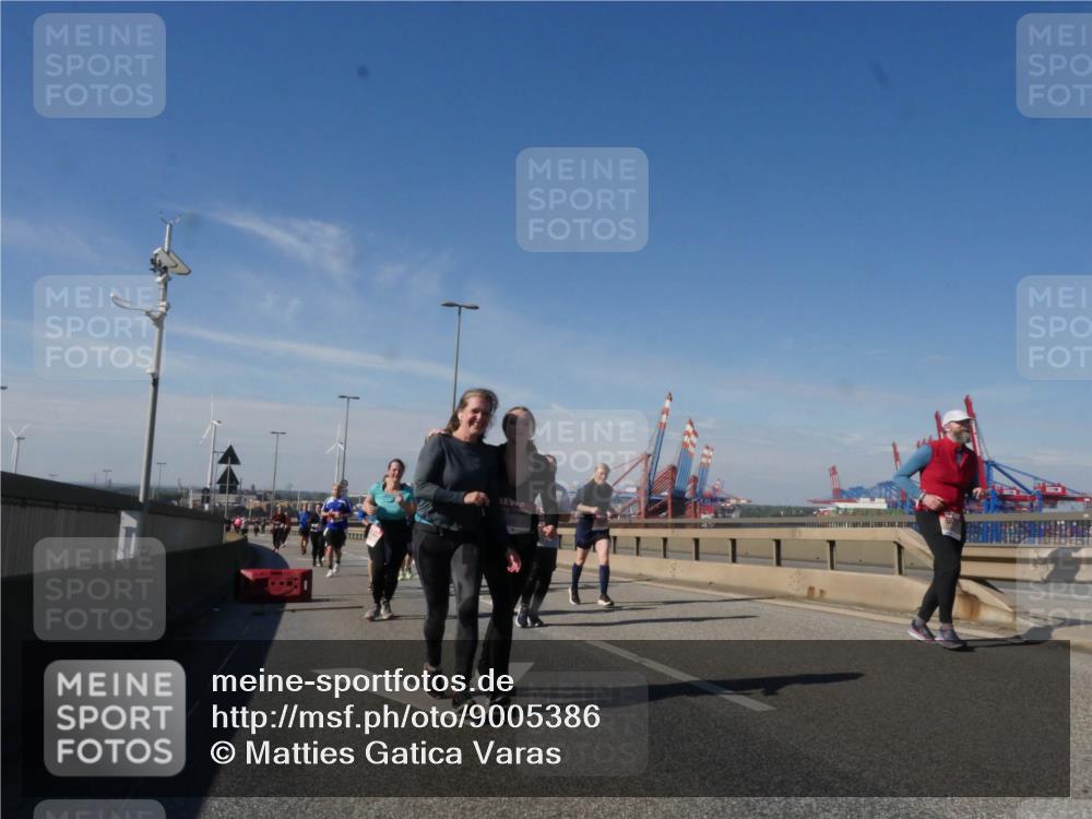 03.10.2025 - Köhlbrandbrückenlauf Matties Gatica Varas http://msf.ph/oto/9005386 03.10.2025 12:59:42 Position 2  meine-sportfotos.de