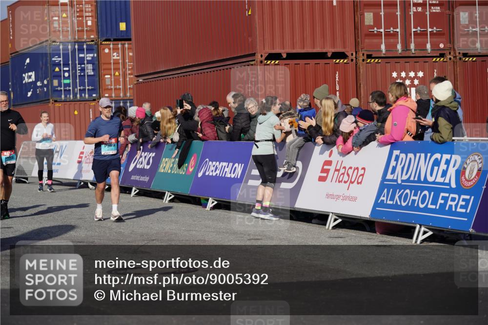 03.10.2025 - Köhlbrandbrückenlauf Michael Burmester http://msf.ph/oto/9005392 03.10.2025 10:07:51 Ziel 1335, 1336, 1395, 1699, 1716, 1849, 2733, 3217, 3272, 3683, 3684, 3797 meine-sportfotos.de