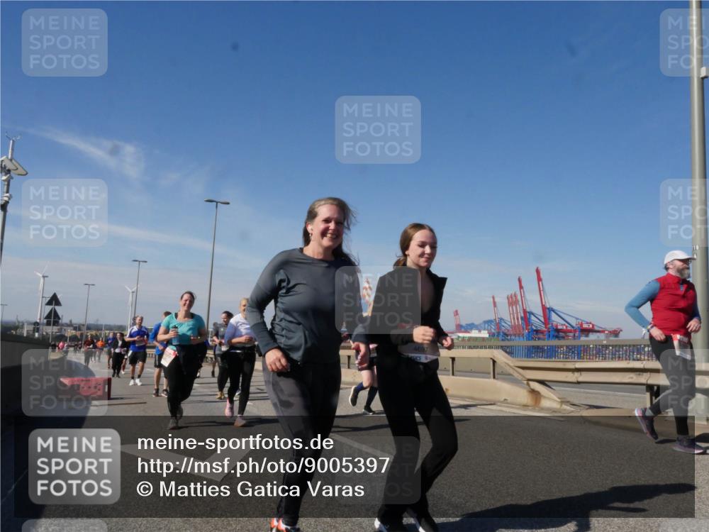 03.10.2025 - Köhlbrandbrückenlauf Matties Gatica Varas http://msf.ph/oto/9005397 03.10.2025 12:59:43 Position 2 4697 meine-sportfotos.de