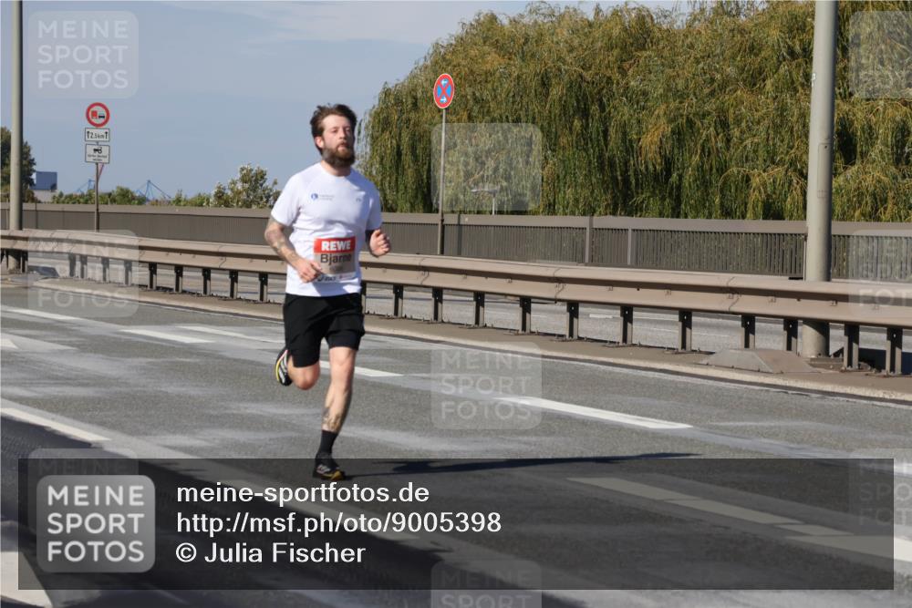 03.10.2025 - Köhlbrandbrückenlauf Julia Fischer http://msf.ph/oto/9005398 03.10.2025 12:40:10 Position 3 12, 5 meine-sportfotos.de