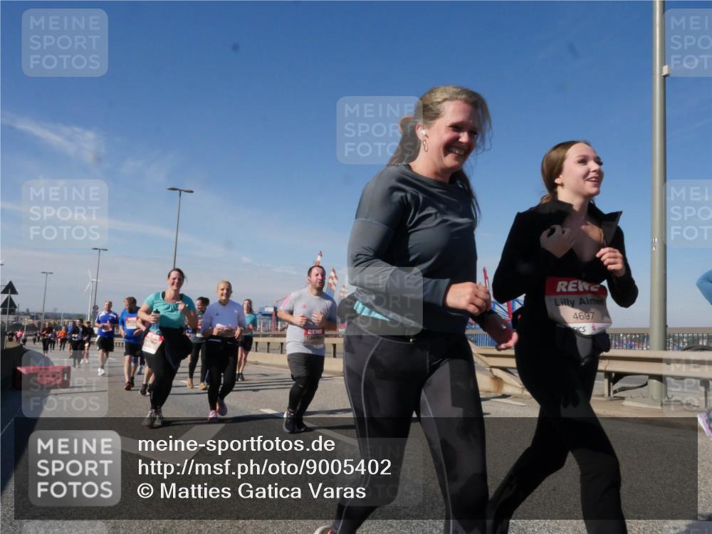 03.10.2025 - Köhlbrandbrückenlauf Matties Gatica Varas http://msf.ph/oto/9005402 03.10.2025 12:59:43 Position 2 4697 meine-sportfotos.de