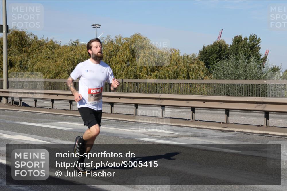 03.10.2025 - Köhlbrandbrückenlauf Julia Fischer http://msf.ph/oto/9005415 03.10.2025 12:40:12 Position 3 6086 meine-sportfotos.de