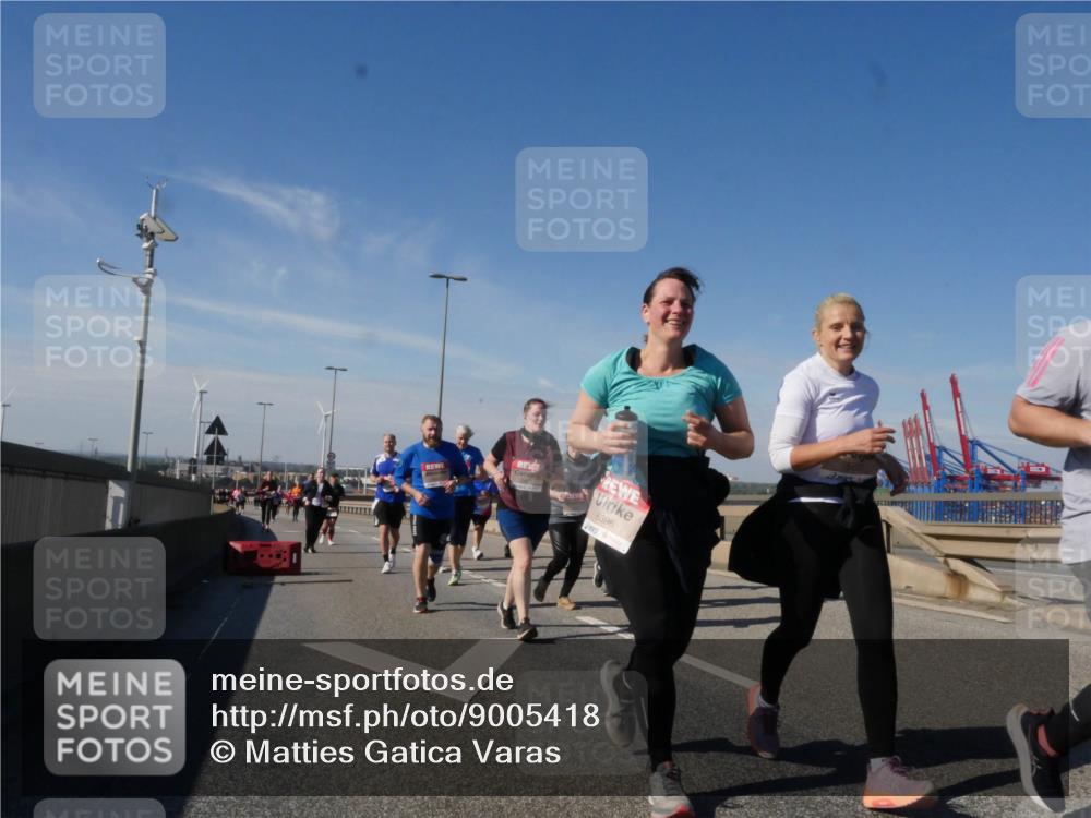 03.10.2025 - Köhlbrandbrückenlauf Matties Gatica Varas http://msf.ph/oto/9005418 03.10.2025 12:59:45 Position 2 6396 meine-sportfotos.de