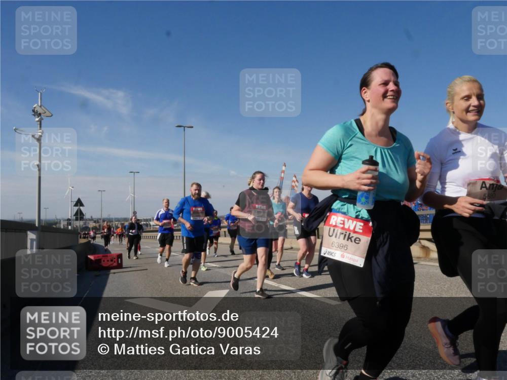 03.10.2025 - Köhlbrandbrückenlauf Matties Gatica Varas http://msf.ph/oto/9005424 03.10.2025 12:59:45 Position 2 6396, 5680 meine-sportfotos.de