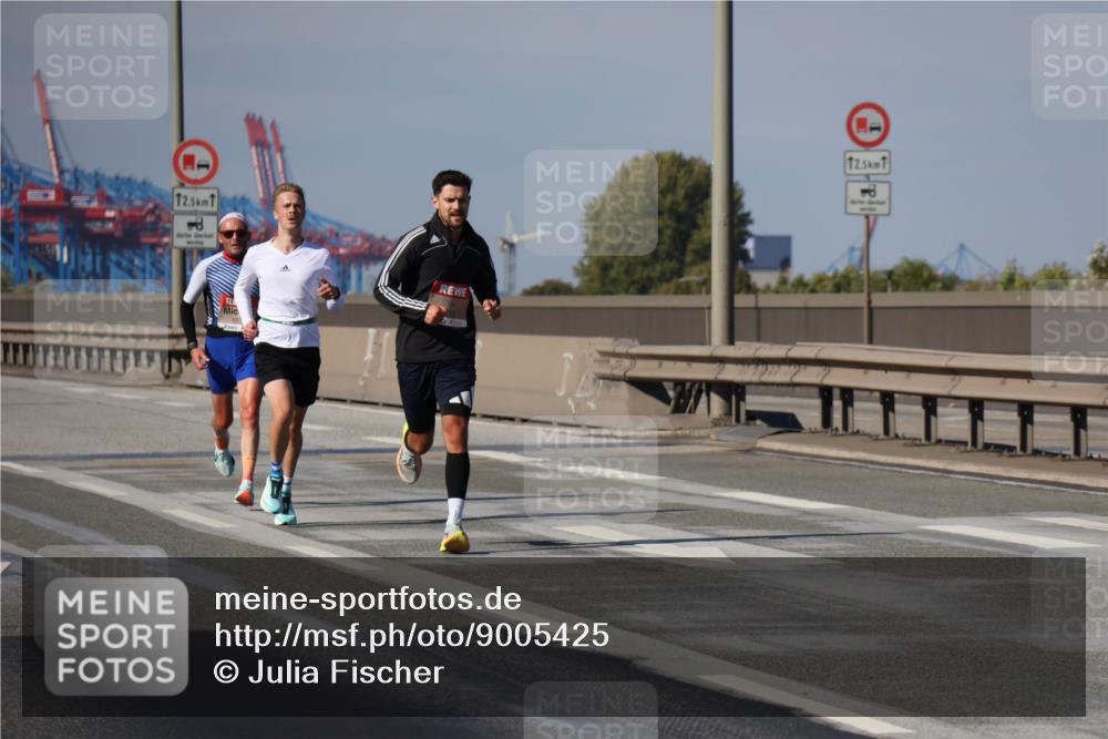 03.10.2025 - Köhlbrandbrückenlauf Julia Fischer http://msf.ph/oto/9005425 03.10.2025 12:40:16 Position 3 12, 5, 1, 12, 5 meine-sportfotos.de