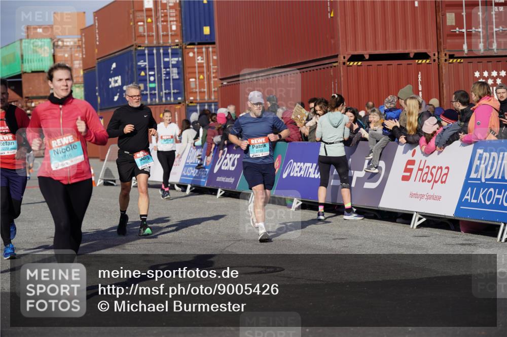 03.10.2025 - Köhlbrandbrückenlauf Michael Burmester http://msf.ph/oto/9005426 03.10.2025 10:07:52 Ziel 1335, 1336, 1395, 1699, 1716, 1849, 2733, 3217, 3272, 3683, 3684, 3797 meine-sportfotos.de