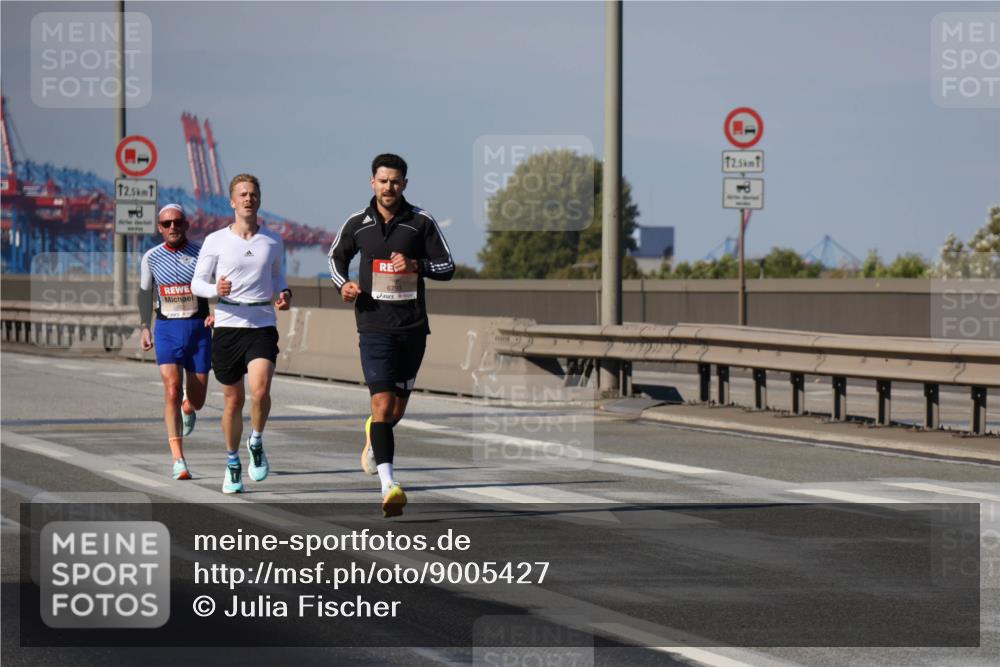 03.10.2025 - Köhlbrandbrückenlauf Julia Fischer http://msf.ph/oto/9005427 03.10.2025 12:40:16 Position 3 12, 5, 1, 12, 5 meine-sportfotos.de