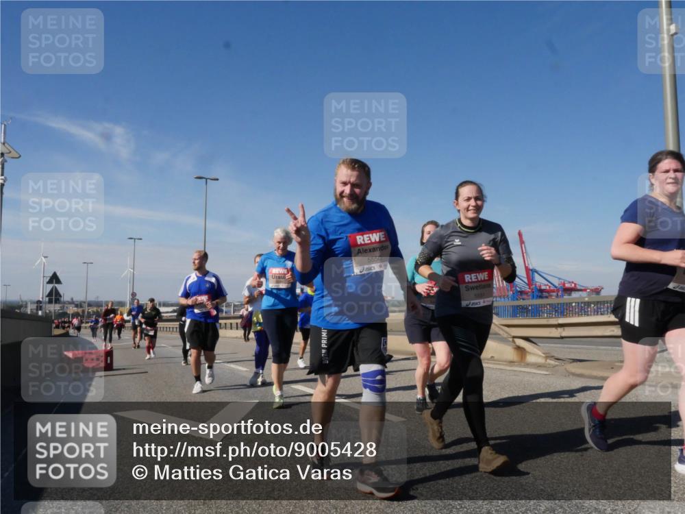 03.10.2025 - Köhlbrandbrückenlauf Matties Gatica Varas http://msf.ph/oto/9005428 03.10.2025 12:59:47 Position 2 5550, 5551 meine-sportfotos.de