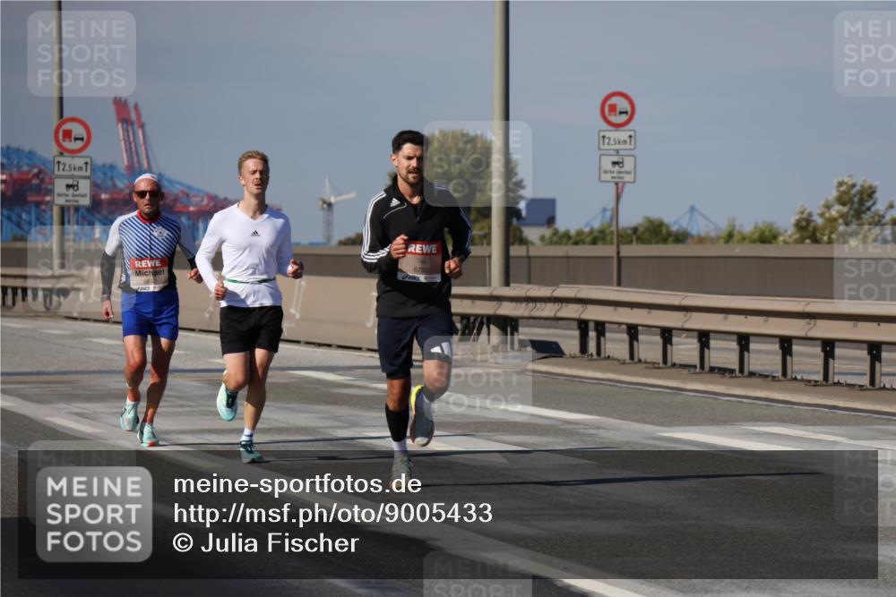 03.10.2025 - Köhlbrandbrückenlauf Julia Fischer http://msf.ph/oto/9005433 03.10.2025 12:40:17 Position 3 12, 5, 6552, 6793, 12, 5, 8 meine-sportfotos.de