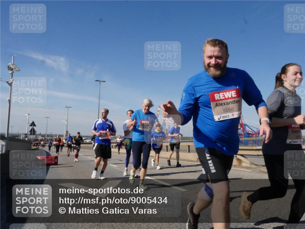 03.10.2025 - Köhlbrandbrückenlauf Matties Gatica Varas http://msf.ph/oto/9005434 03.10.2025 12:59:48 Position 2 5550, 555 meine-sportfotos.de