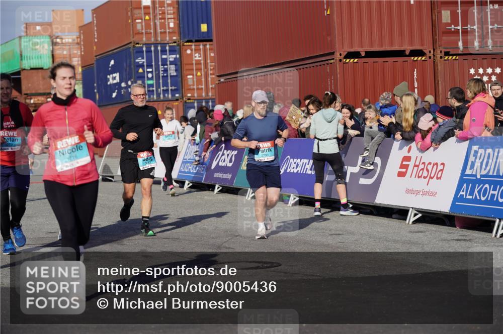 03.10.2025 - Köhlbrandbrückenlauf Michael Burmester http://msf.ph/oto/9005436 03.10.2025 10:07:52 Ziel 1335, 1336, 1395, 1699, 1716, 1849, 2733, 3217, 3272, 3683, 3684, 3797 meine-sportfotos.de