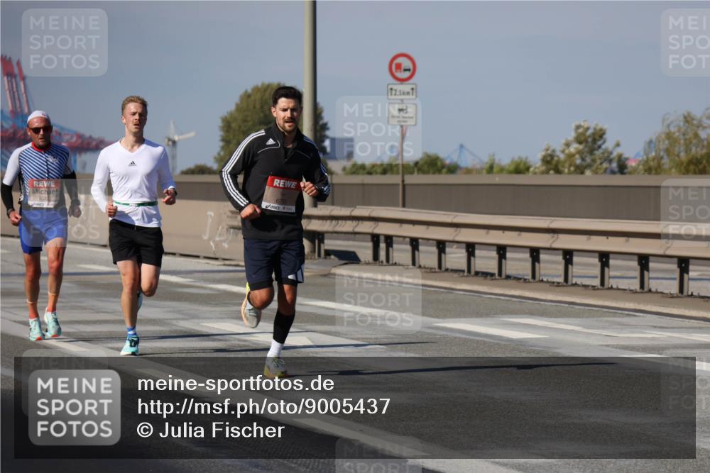 03.10.2025 - Köhlbrandbrückenlauf Julia Fischer http://msf.ph/oto/9005437 03.10.2025 12:40:18 Position 3 6552, 6793, 12, 5 meine-sportfotos.de