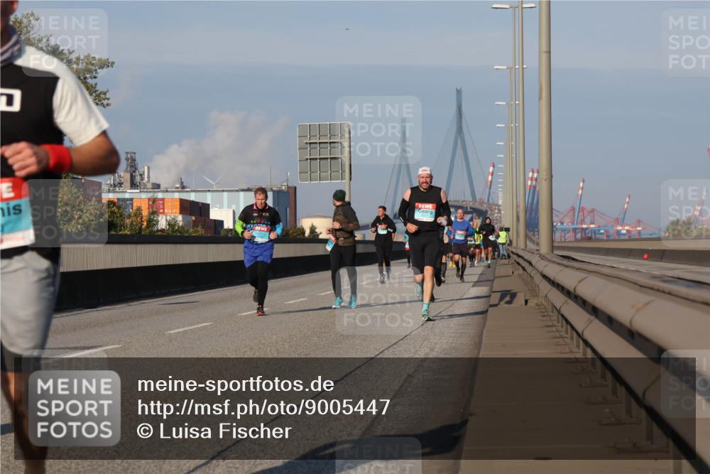 03.10.2025 - Köhlbrandbrückenlauf Luisa Fischer http://msf.ph/oto/9005447 03.10.2025 10:47:09 Position 3  meine-sportfotos.de