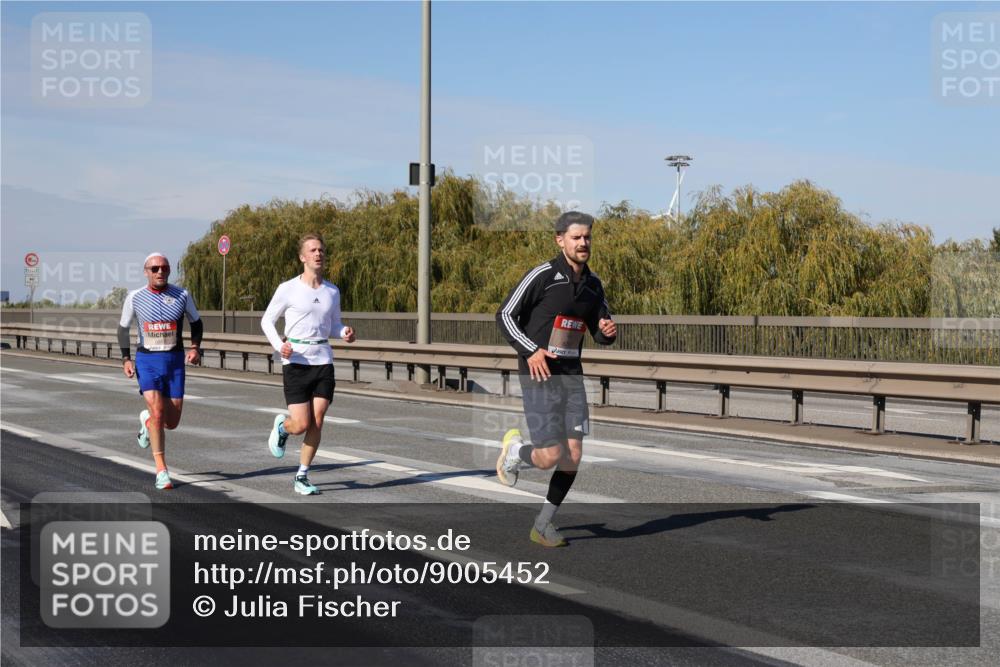 03.10.2025 - Köhlbrandbrückenlauf Julia Fischer http://msf.ph/oto/9005452 03.10.2025 12:40:22 Position 3  meine-sportfotos.de