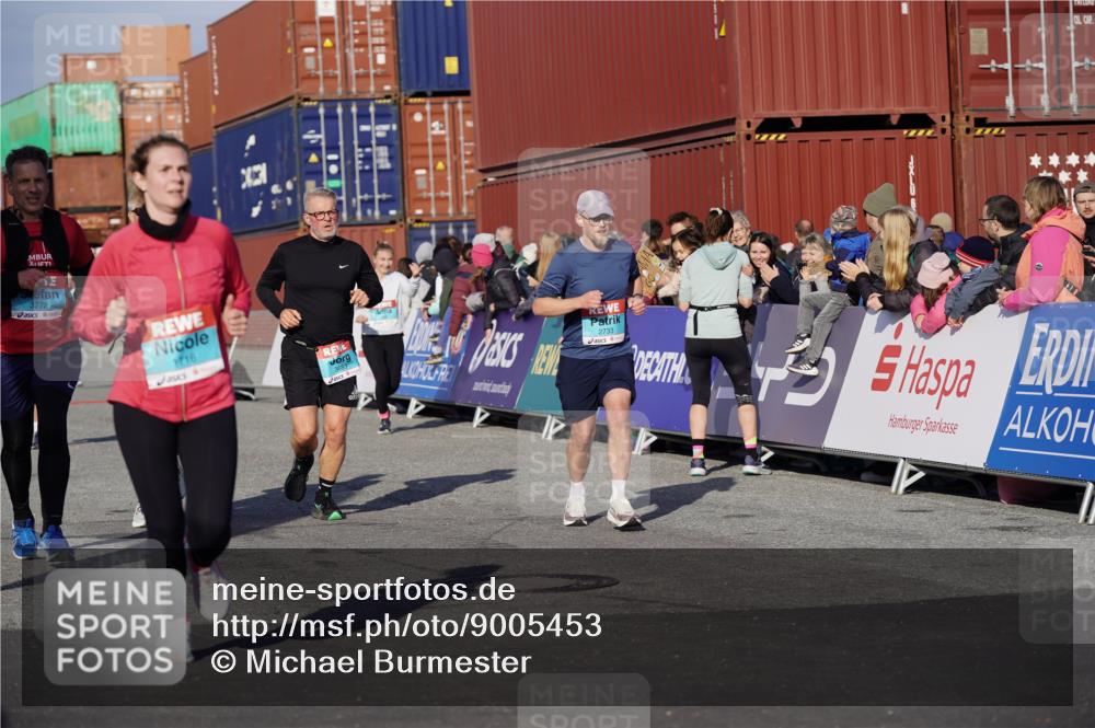 03.10.2025 - Köhlbrandbrückenlauf Michael Burmester http://msf.ph/oto/9005453 03.10.2025 10:07:52 Ziel 1335, 1336, 1395, 1699, 1716, 1849, 2733, 3217, 3272, 3683, 3684, 3797 meine-sportfotos.de