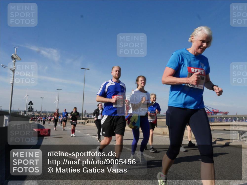 03.10.2025 - Köhlbrandbrückenlauf Matties Gatica Varas http://msf.ph/oto/9005456 03.10.2025 12:59:49 Position 2 1111, 6072 meine-sportfotos.de