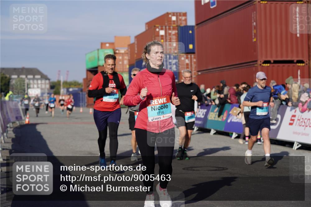 03.10.2025 - Köhlbrandbrückenlauf Michael Burmester http://msf.ph/oto/9005463 03.10.2025 10:07:53 Ziel 1335, 1336, 1395, 1699, 1716, 2733, 3272, 3683, 3684, 3797 meine-sportfotos.de