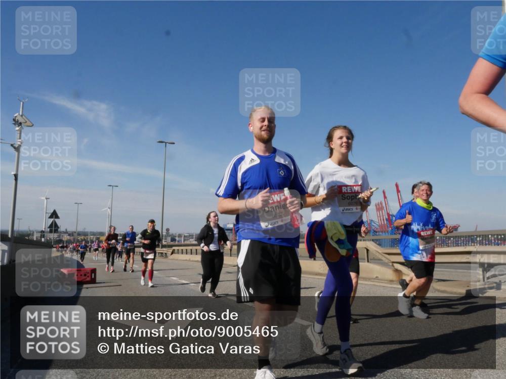 03.10.2025 - Köhlbrandbrückenlauf Matties Gatica Varas http://msf.ph/oto/9005465 03.10.2025 12:59:50 Position 2 6072, 6076 meine-sportfotos.de