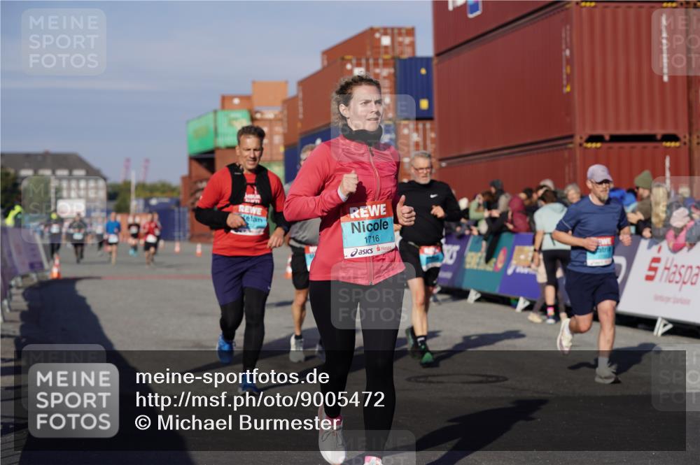 03.10.2025 - Köhlbrandbrückenlauf Michael Burmester http://msf.ph/oto/9005472 03.10.2025 10:07:53 Ziel 1335, 1336, 1395, 1699, 1716, 2733, 3272, 3683, 3684, 3797 meine-sportfotos.de