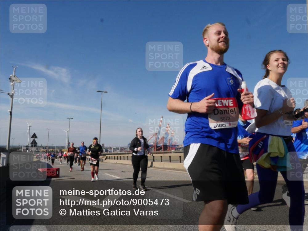 03.10.2025 - Köhlbrandbrückenlauf Matties Gatica Varas http://msf.ph/oto/9005473 03.10.2025 12:59:50 Position 2 6072, 31, 6076 meine-sportfotos.de