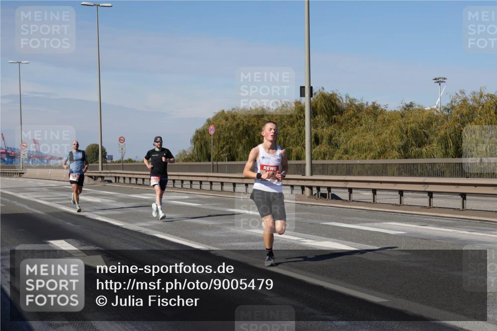 03.10.2025 - Köhlbrandbrückenlauf Julia Fischer http://msf.ph/oto/9005479 03.10.2025 12:40:33 Position 3  meine-sportfotos.de