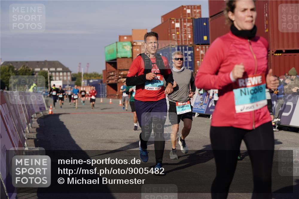 03.10.2025 - Köhlbrandbrückenlauf Michael Burmester http://msf.ph/oto/9005482 03.10.2025 10:07:53 Ziel 1335, 1336, 1395, 1699, 1716, 2733, 3272, 3683, 3684, 3797 meine-sportfotos.de