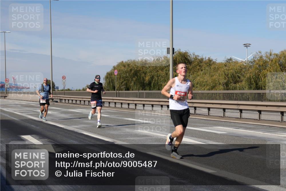 03.10.2025 - Köhlbrandbrückenlauf Julia Fischer http://msf.ph/oto/9005487 03.10.2025 12:40:34 Position 3  meine-sportfotos.de