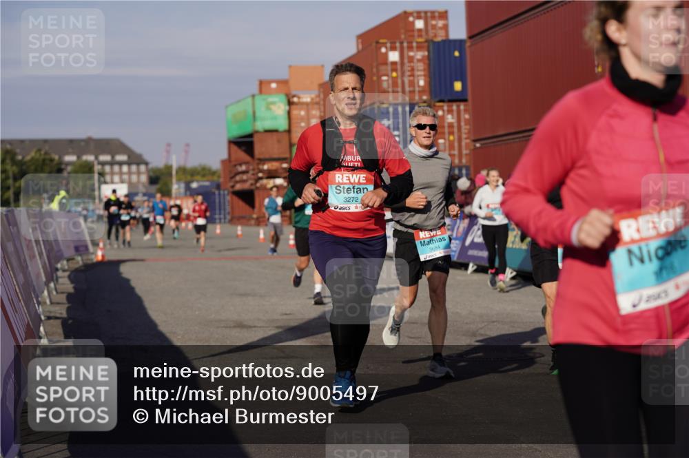 03.10.2025 - Köhlbrandbrückenlauf Michael Burmester http://msf.ph/oto/9005497 03.10.2025 10:07:54 Ziel 1335, 1336, 1395, 1699, 1716, 2733, 3272, 3683, 3684, 3797 meine-sportfotos.de
