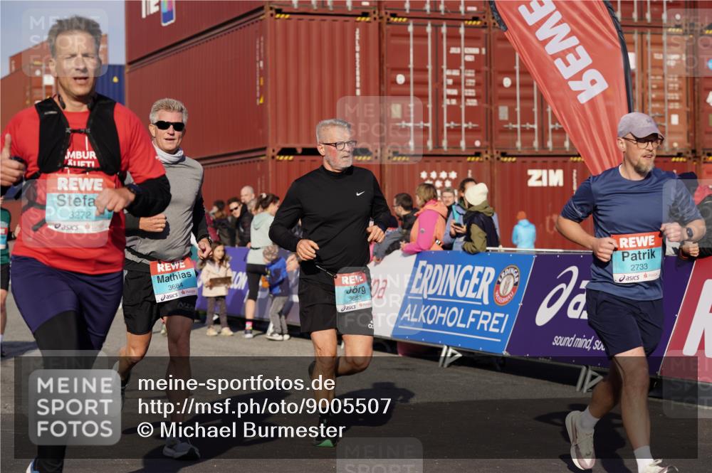 03.10.2025 - Köhlbrandbrückenlauf Michael Burmester http://msf.ph/oto/9005507 03.10.2025 10:07:54 Ziel 1335, 1336, 1395, 1699, 1716, 2733, 3272, 3683, 3684, 3797 meine-sportfotos.de