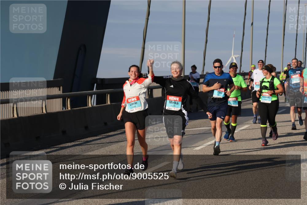 03.10.2025 - Köhlbrandbrückenlauf Julia Fischer http://msf.ph/oto/9005525 03.10.2025 09:52:33 Position 2 1446, 1529, 1655, 1956 meine-sportfotos.de