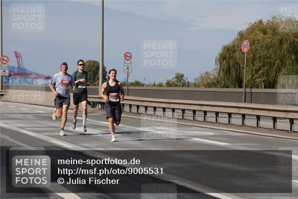03.10.2025 - Köhlbrandbrückenlauf Julia Fischer http://msf.ph/oto/9005531 03.10.2025 12:40:51 Position 3 12, 5, 18, 12, 5 meine-sportfotos.de