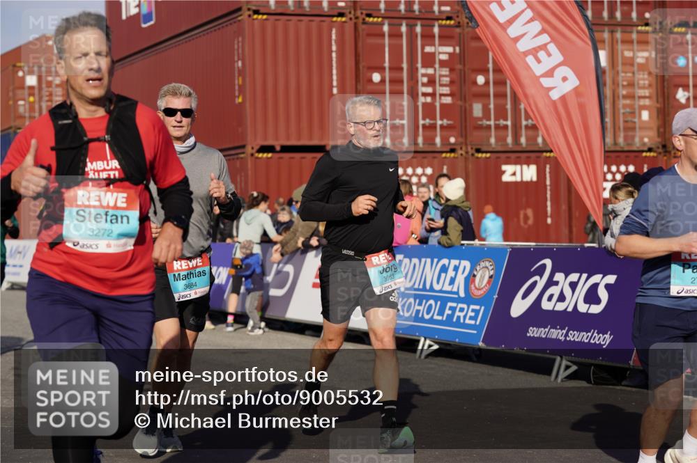 03.10.2025 - Köhlbrandbrückenlauf Michael Burmester http://msf.ph/oto/9005532 03.10.2025 10:07:54 Ziel 1335, 1336, 1395, 1699, 1716, 2733, 3272, 3683, 3684, 3797 meine-sportfotos.de