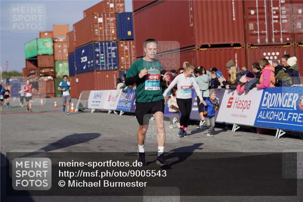 03.10.2025 - Köhlbrandbrückenlauf Michael Burmester http://msf.ph/oto/9005543 03.10.2025 10:07:56 Ziel 1395, 1516, 1699, 1716, 2733, 3272, 3683, 3684, 3797 meine-sportfotos.de