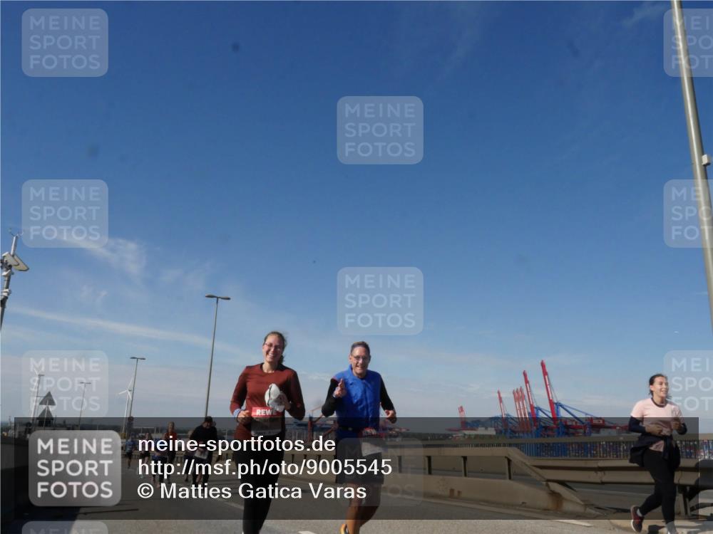 03.10.2025 - Köhlbrandbrückenlauf Matties Gatica Varas http://msf.ph/oto/9005545 03.10.2025 12:59:56 Position 2  meine-sportfotos.de