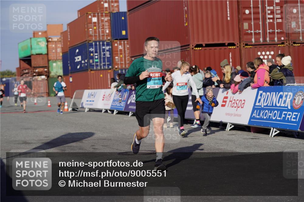 03.10.2025 - Köhlbrandbrückenlauf Michael Burmester http://msf.ph/oto/9005551 03.10.2025 10:07:56 Ziel 1395, 1516, 1699, 1716, 2733, 3272, 3683, 3684, 3797 meine-sportfotos.de