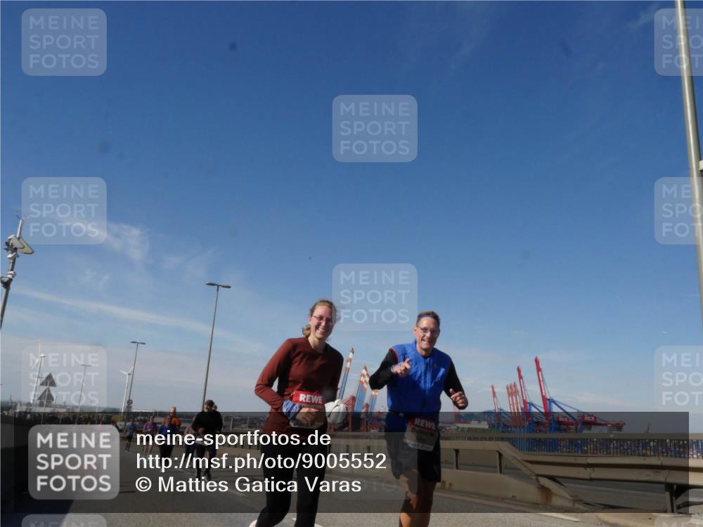 03.10.2025 - Köhlbrandbrückenlauf Matties Gatica Varas http://msf.ph/oto/9005552 03.10.2025 12:59:56 Position 2  meine-sportfotos.de
