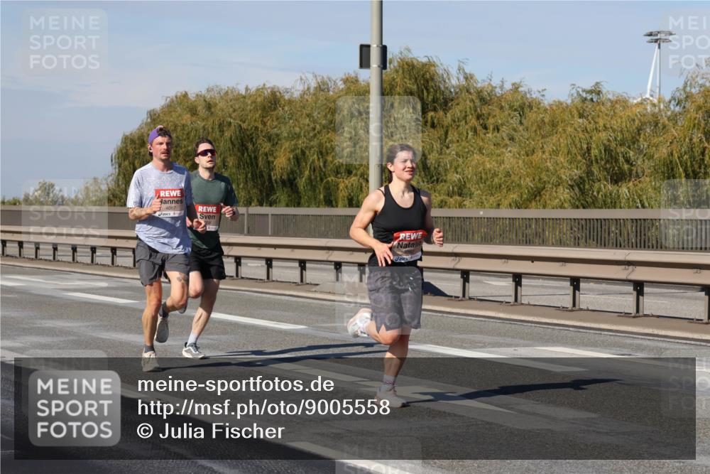 03.10.2025 - Köhlbrandbrückenlauf Julia Fischer http://msf.ph/oto/9005558 03.10.2025 12:40:55 Position 3 4087 meine-sportfotos.de