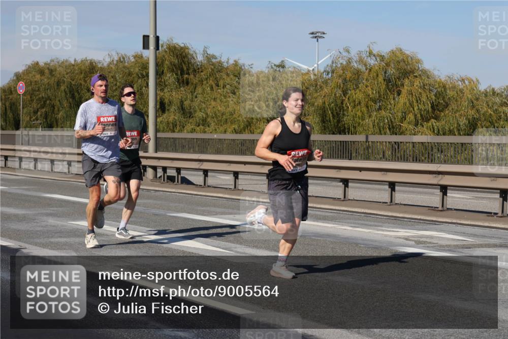 03.10.2025 - Köhlbrandbrückenlauf Julia Fischer http://msf.ph/oto/9005564 03.10.2025 12:40:56 Position 3 4087 meine-sportfotos.de