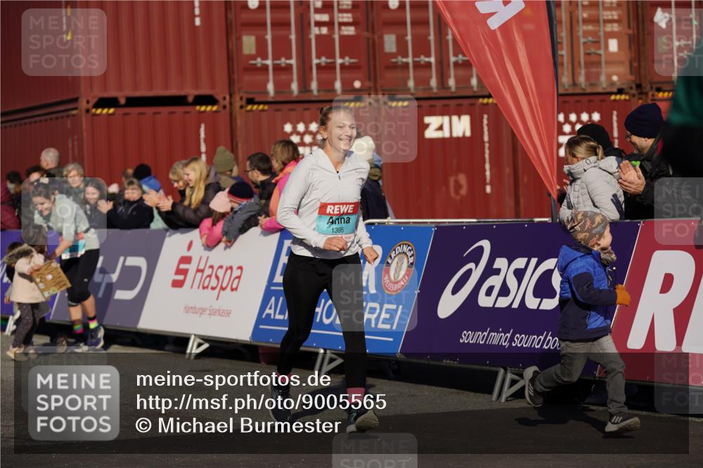 03.10.2025 - Köhlbrandbrückenlauf Michael Burmester http://msf.ph/oto/9005565 03.10.2025 10:07:58 Ziel 1395, 1516, 1699, 1716, 1833, 2733, 3272, 3569, 3683, 3684 meine-sportfotos.de