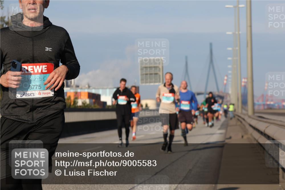03.10.2025 - Köhlbrandbrückenlauf Luisa Fischer http://msf.ph/oto/9005583 03.10.2025 10:47:17 Position 3 3775 meine-sportfotos.de