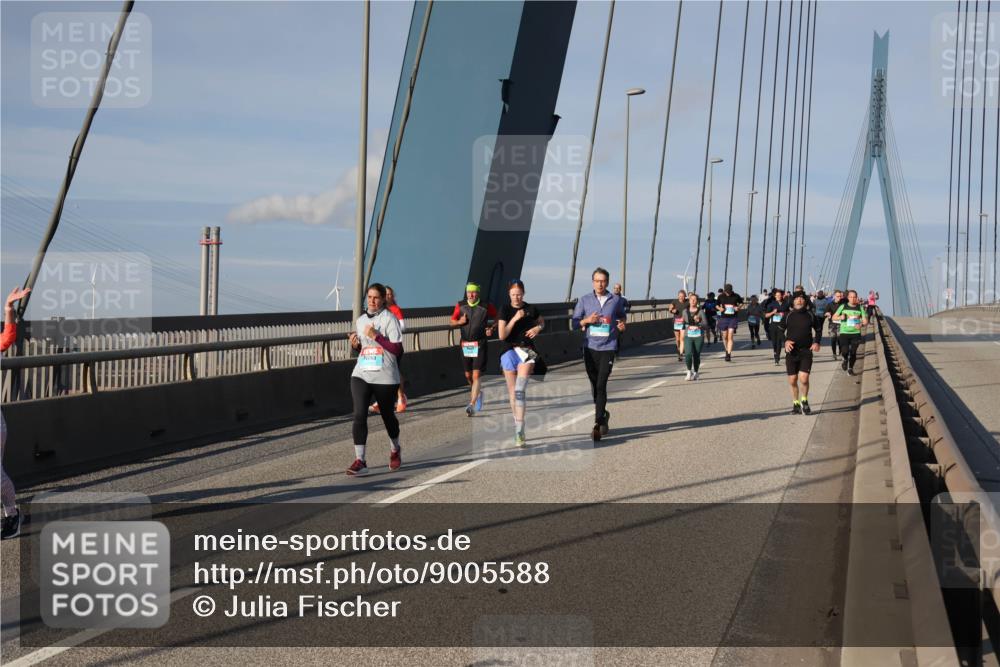 03.10.2025 - Köhlbrandbrückenlauf Julia Fischer http://msf.ph/oto/9005588 03.10.2025 09:52:45 Position 2  meine-sportfotos.de
