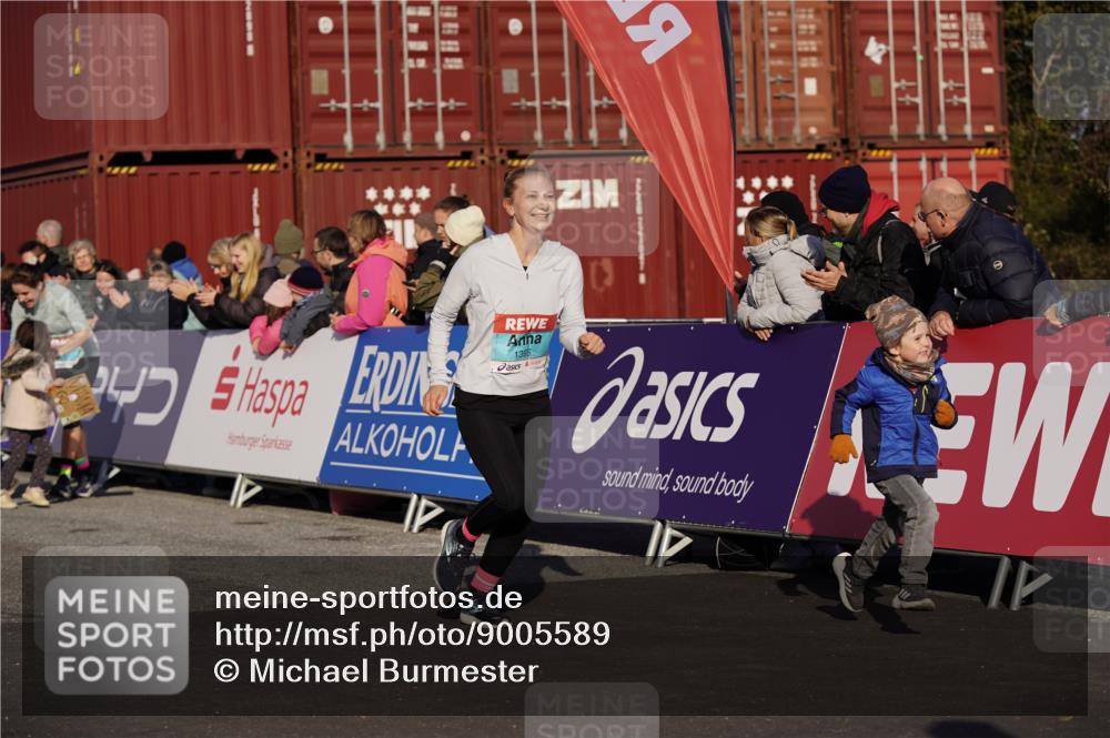 03.10.2025 - Köhlbrandbrückenlauf Michael Burmester http://msf.ph/oto/9005589 03.10.2025 10:07:58 Ziel 1395, 1516, 1699, 1716, 1833, 2733, 3272, 3569, 3683, 3684 meine-sportfotos.de